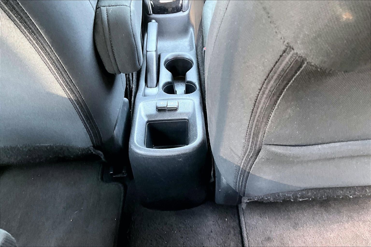 Used 2020 Nissan Kicks S image 9