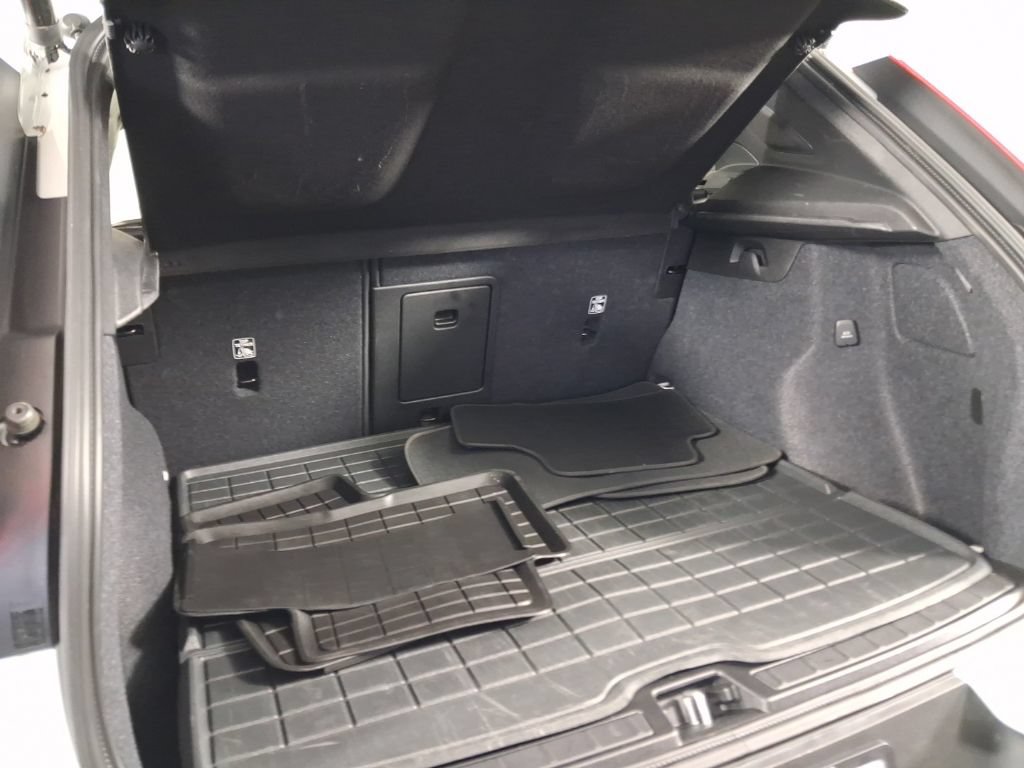 Certified 2026 Volvo XC40 B5 Plus AWD/4WD image 15