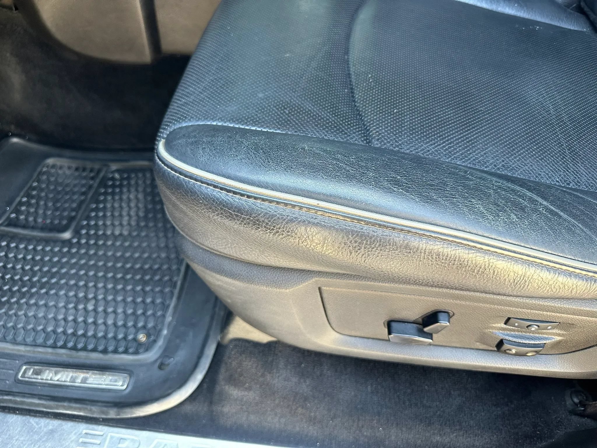 Used 2015 RAM 2500 Limited AWD/4WD image 36