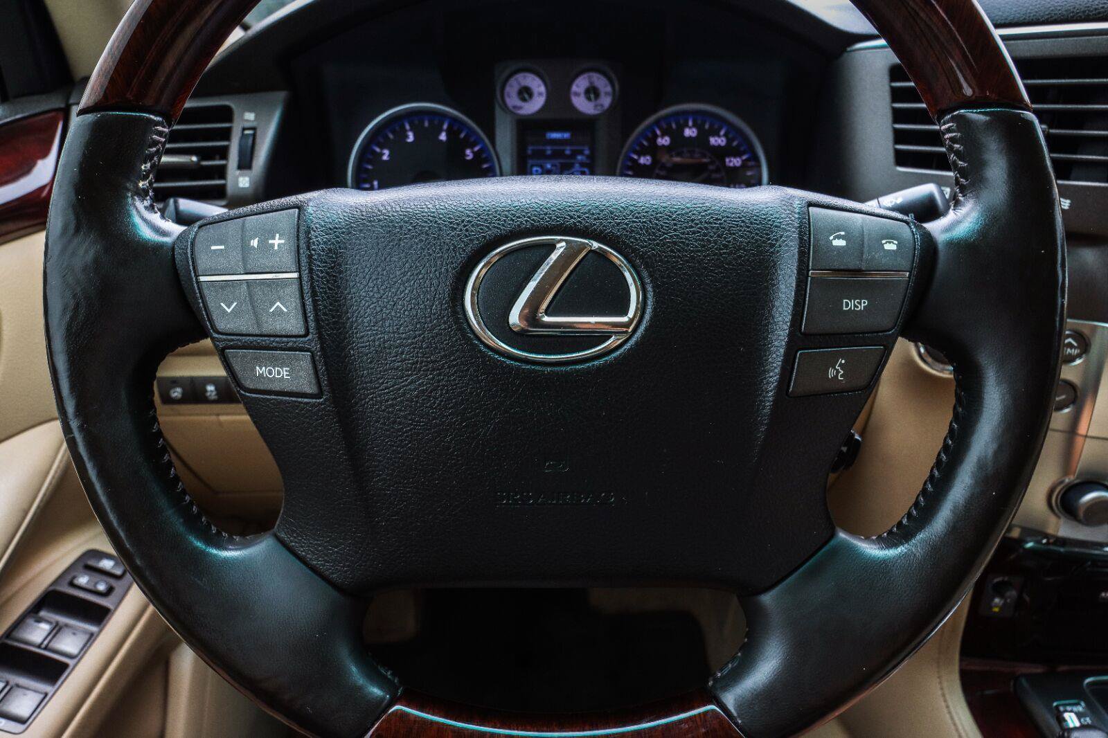 Used 2011 Lexus LX 570 4WD w/ Luxury Pkg image 14