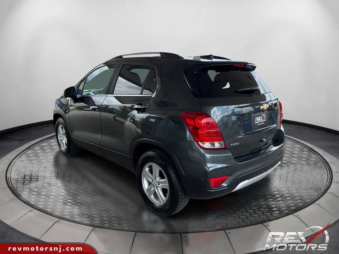 Used 2017 Chevrolet Trax LT w/ LT Convenience Package FWD image 3