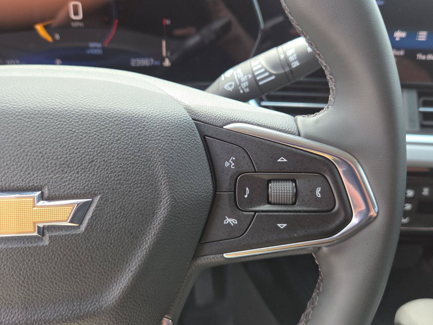 Used 2024 Chevrolet Trax LT w/ LT Convenience Package FWD image 26