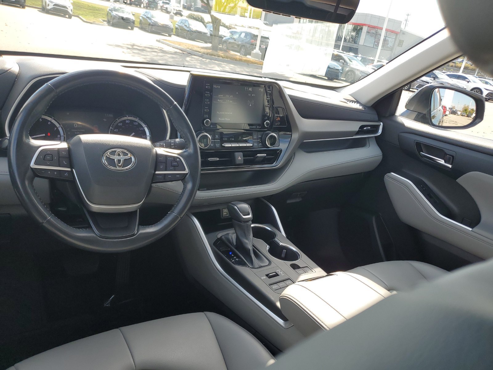 Certified 2022 Toyota Highlander XLE AWD/4WD image 10