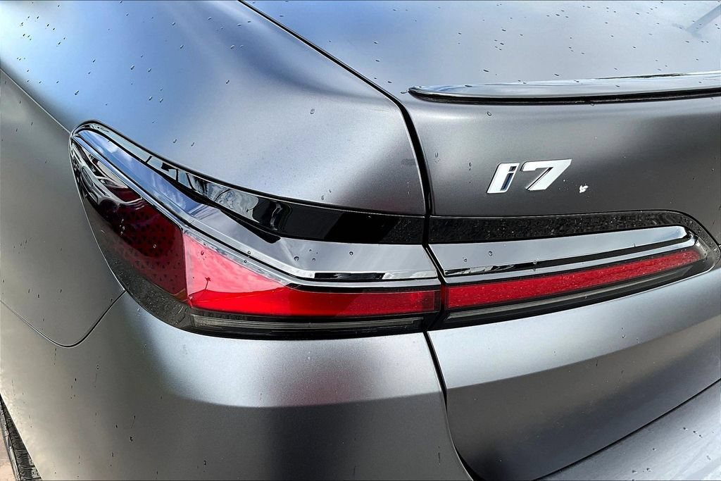 Used 2023 BMW i7 xDrive60 AWD/4WD image 23