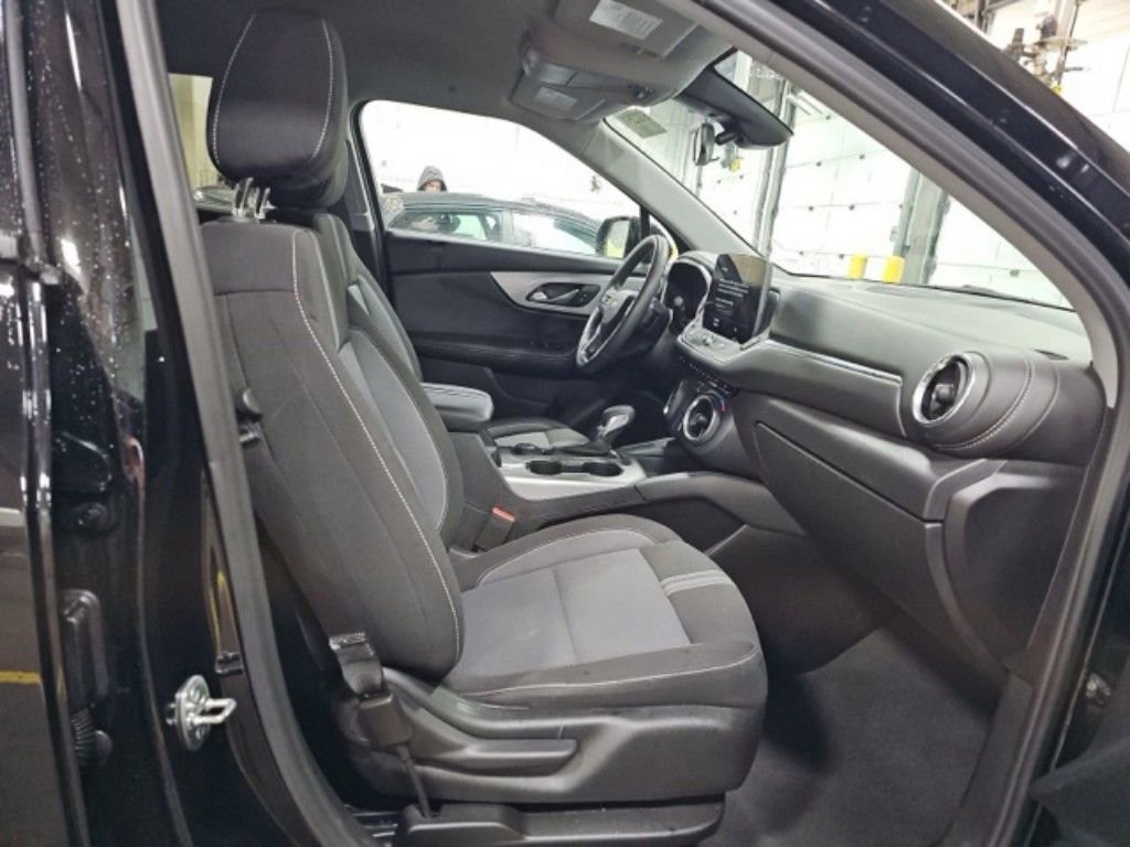 Used 2025 Chevrolet Blazer LT AWD/4WD image 11