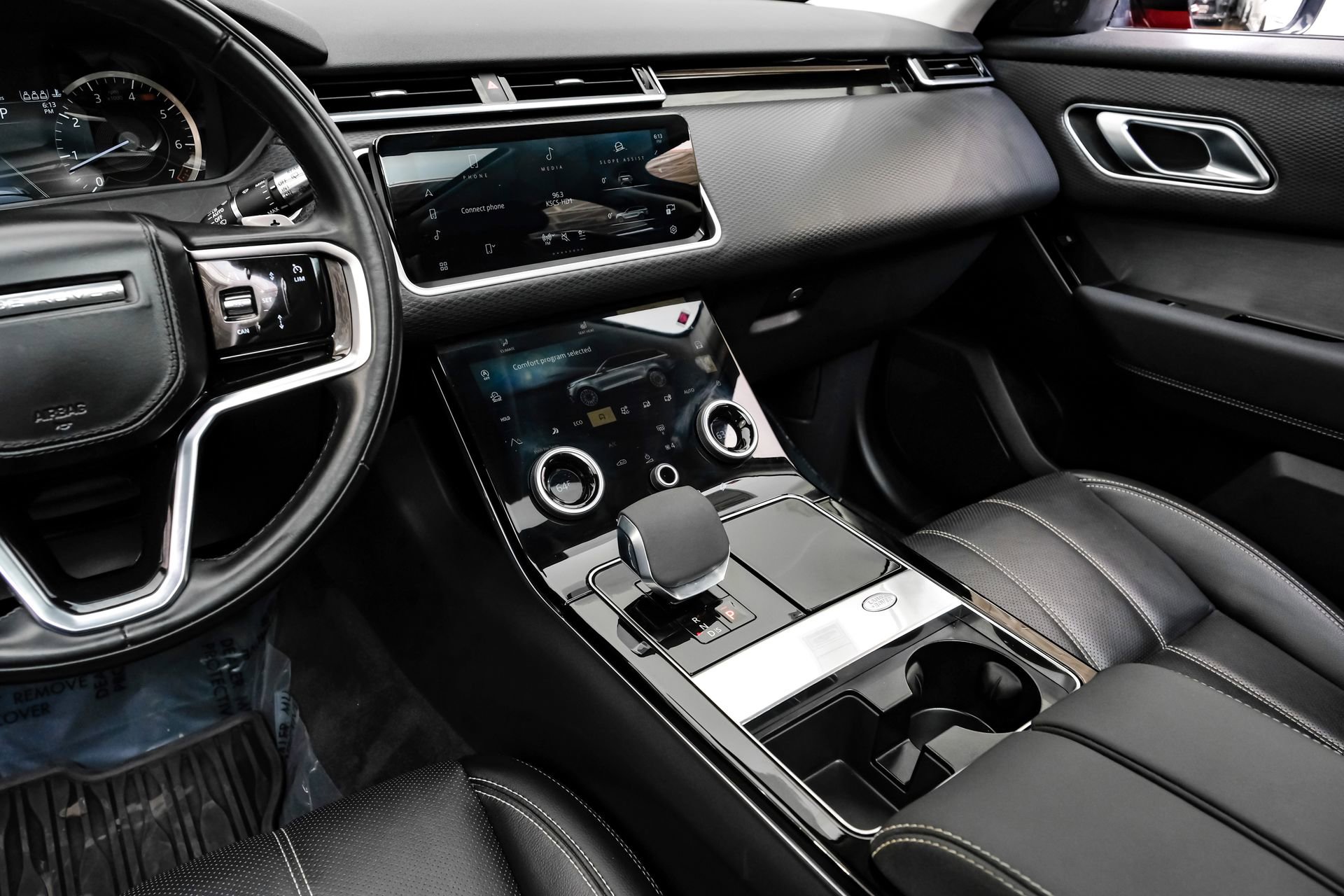 Used 2023 Land Rover Range Rover Velar R-Dynamic S image 28