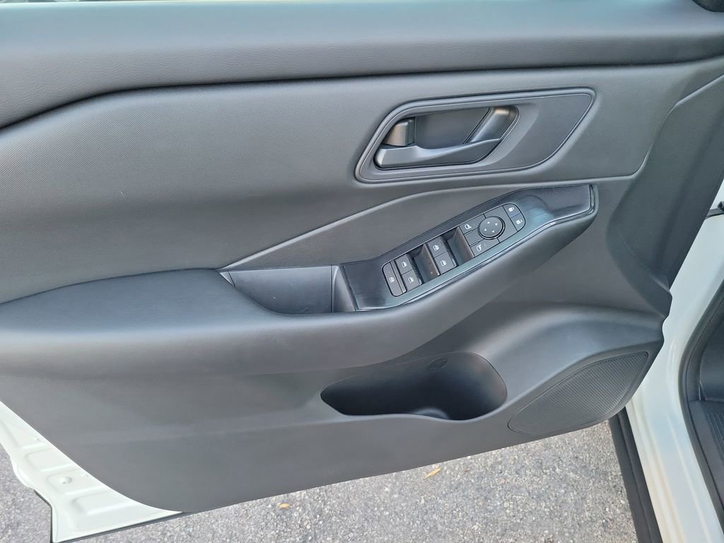 Certified 2025 Nissan Rogue S image 15