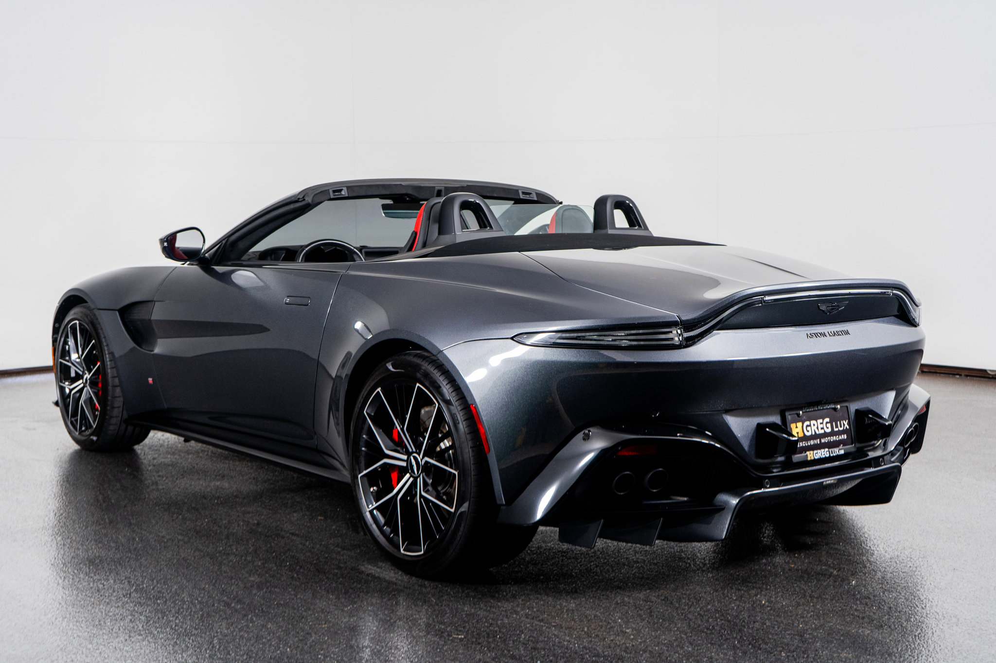 Used 2021 Aston Martin V8 Vantage Roadster image 15