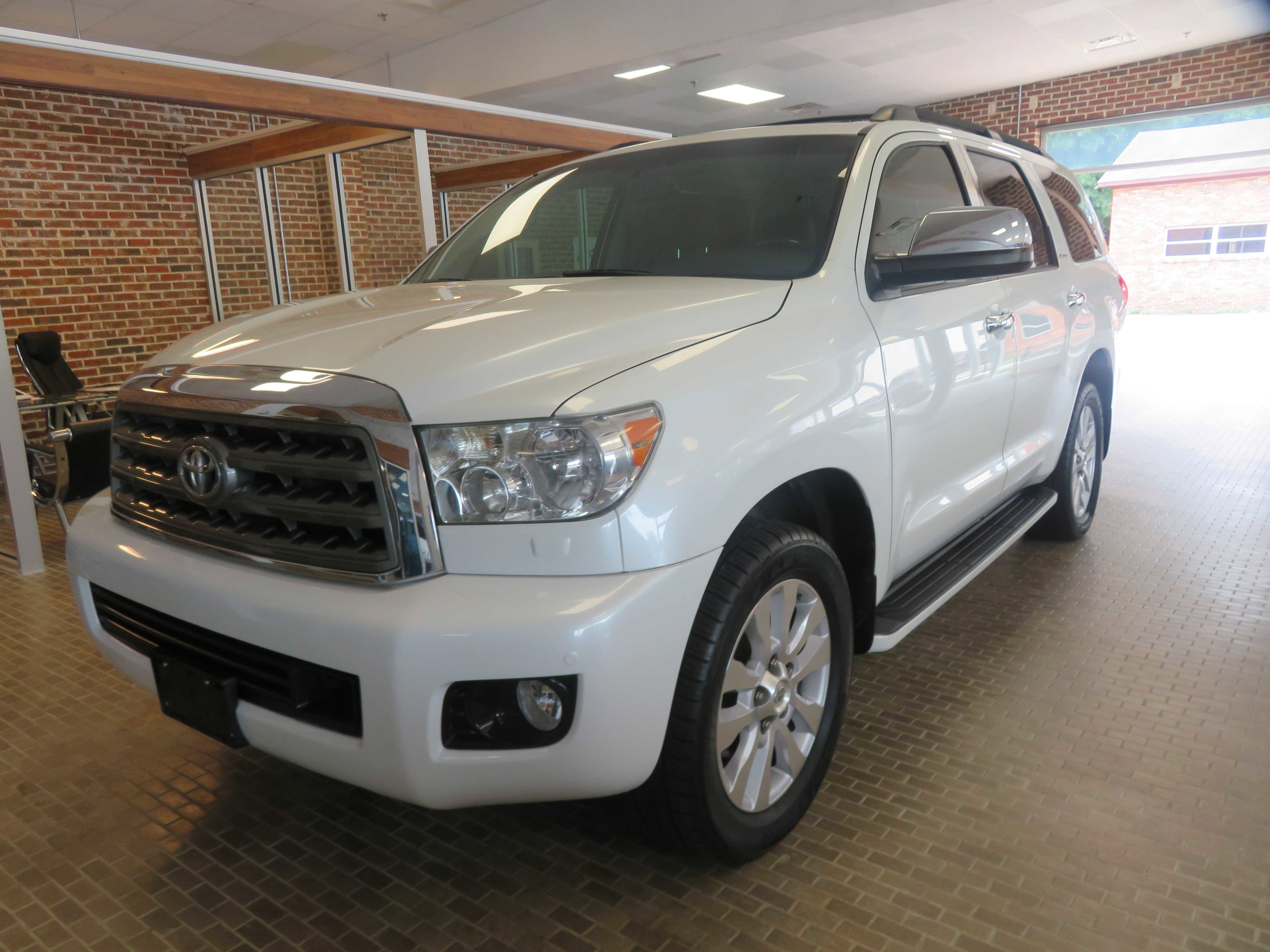 Used 2017 Toyota Sequoia Platinum RWD image 1