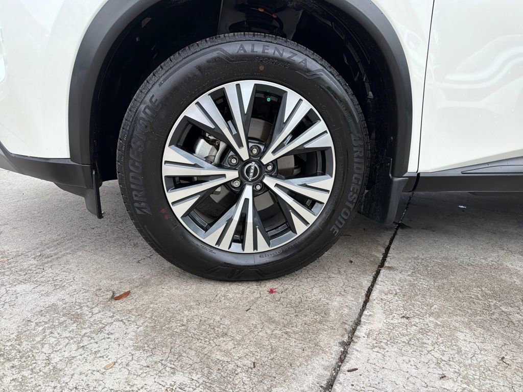 Used 2023 Nissan Rogue SV image 12