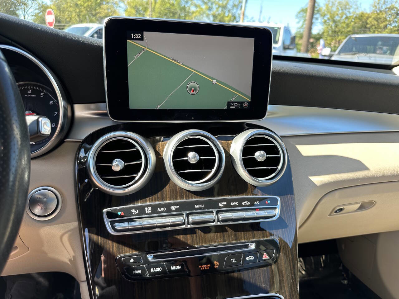 Used 2017 Mercedes-Benz GLC 300 4MATIC image 29