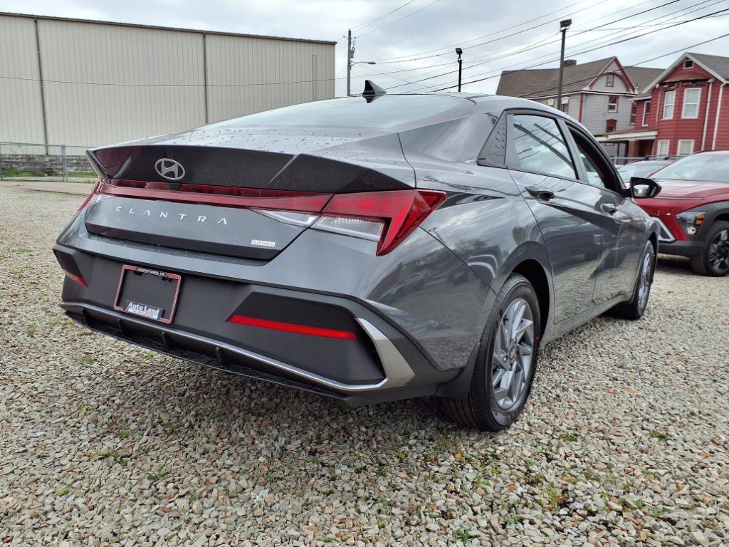 New 2025 Hyundai Elantra Blue image 4