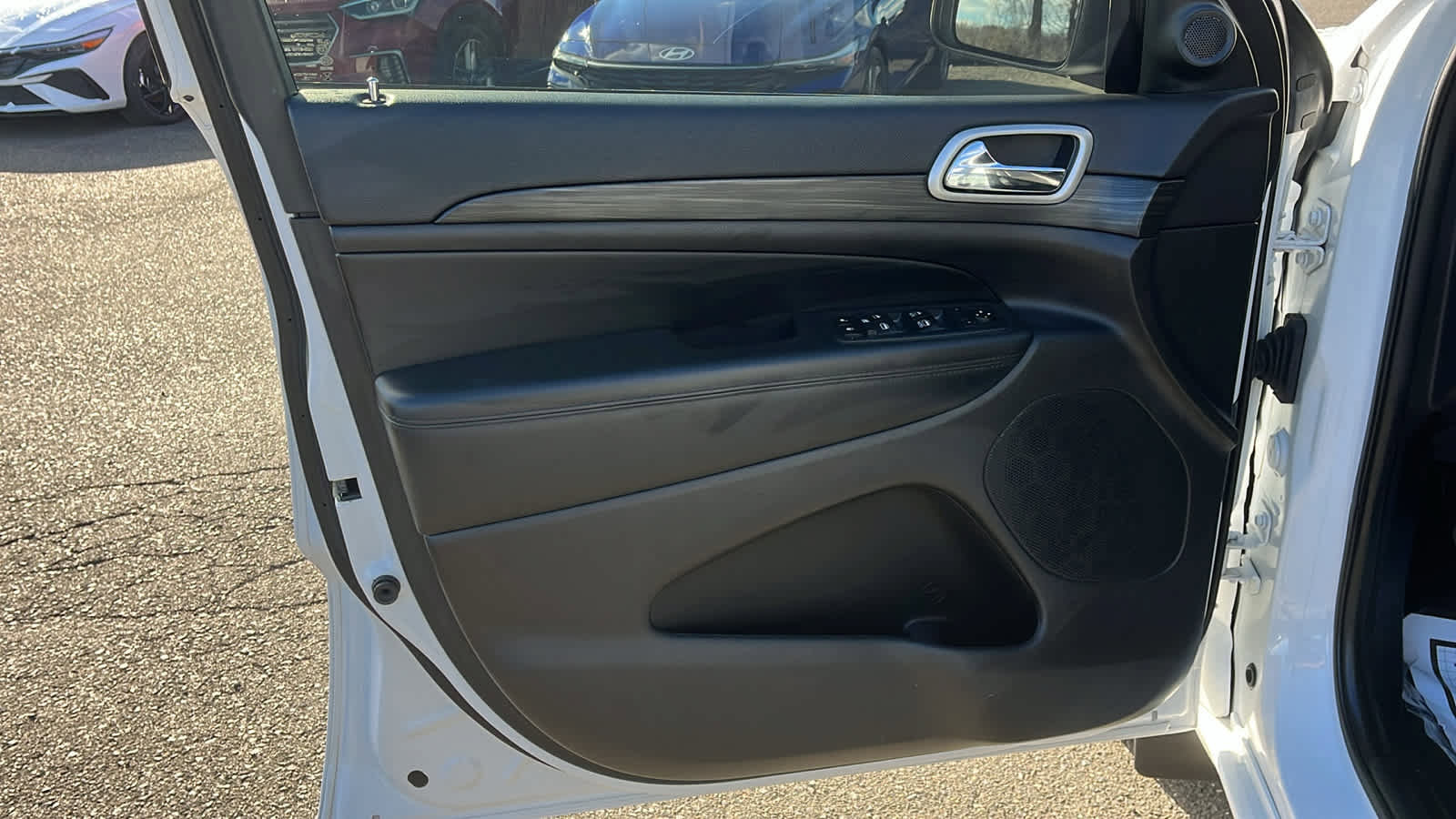 Used 2019 Jeep Grand Cherokee Altitude image 9