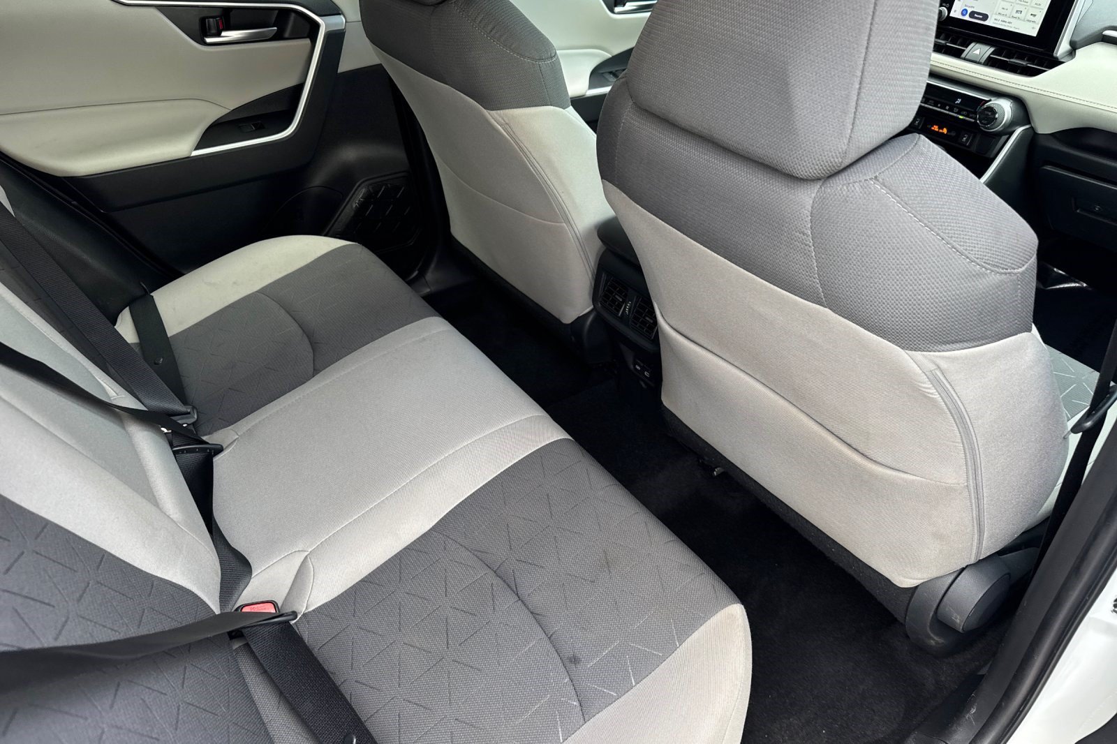 Used 2023 Toyota RAV4 XLE w/ Convenience Package AWD/4WD image 31