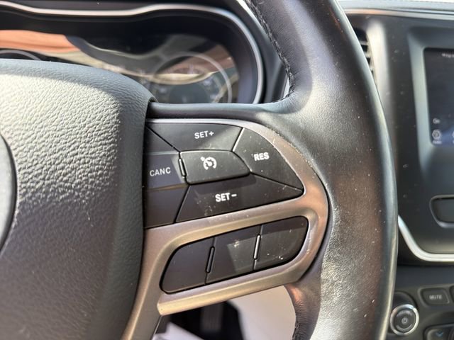 Used 2021 Jeep Cherokee Latitude Plus AWD/4WD image 19