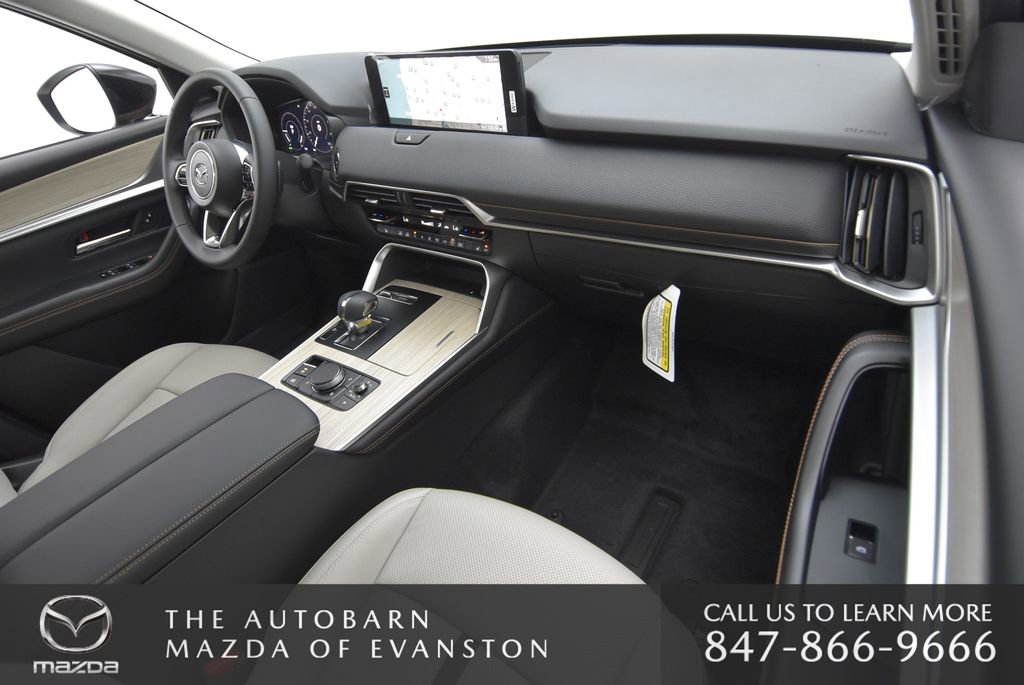 Used 2025 MAZDA CX-70 Plug-In Hybrid w/ Premium Pkg image 30