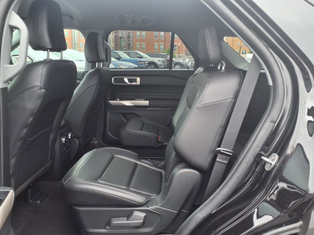 Used 2023 Ford Explorer XLT w/ Equipment Group 202A image 8