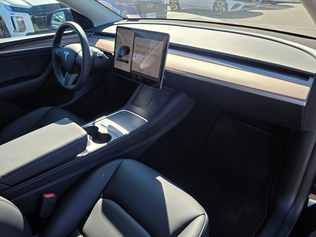 Used 2025 Tesla Model Y Performance image 9