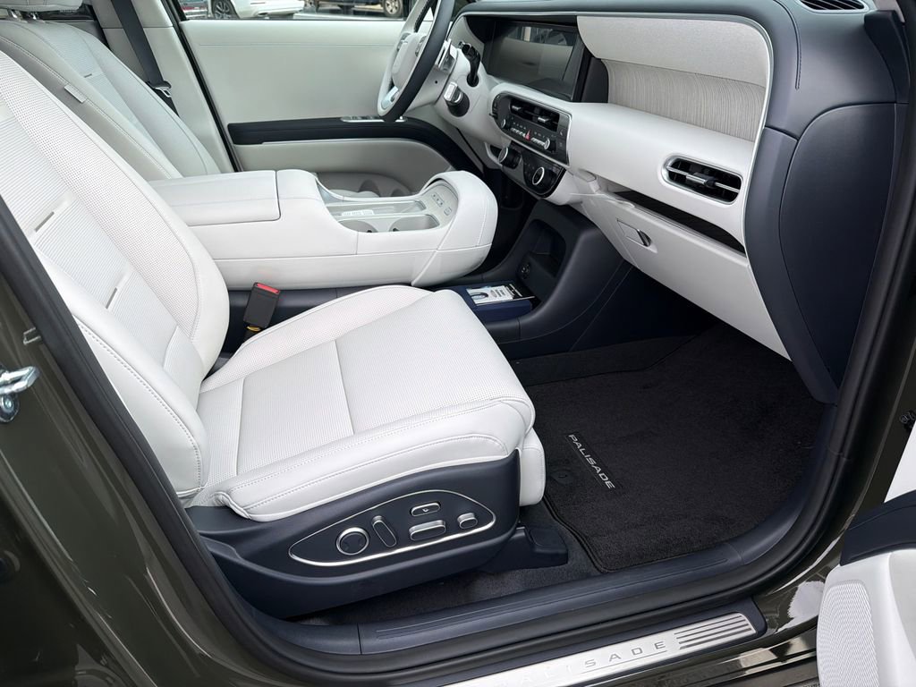 New 2026 Hyundai Palisade Calligraphy FWD image 13