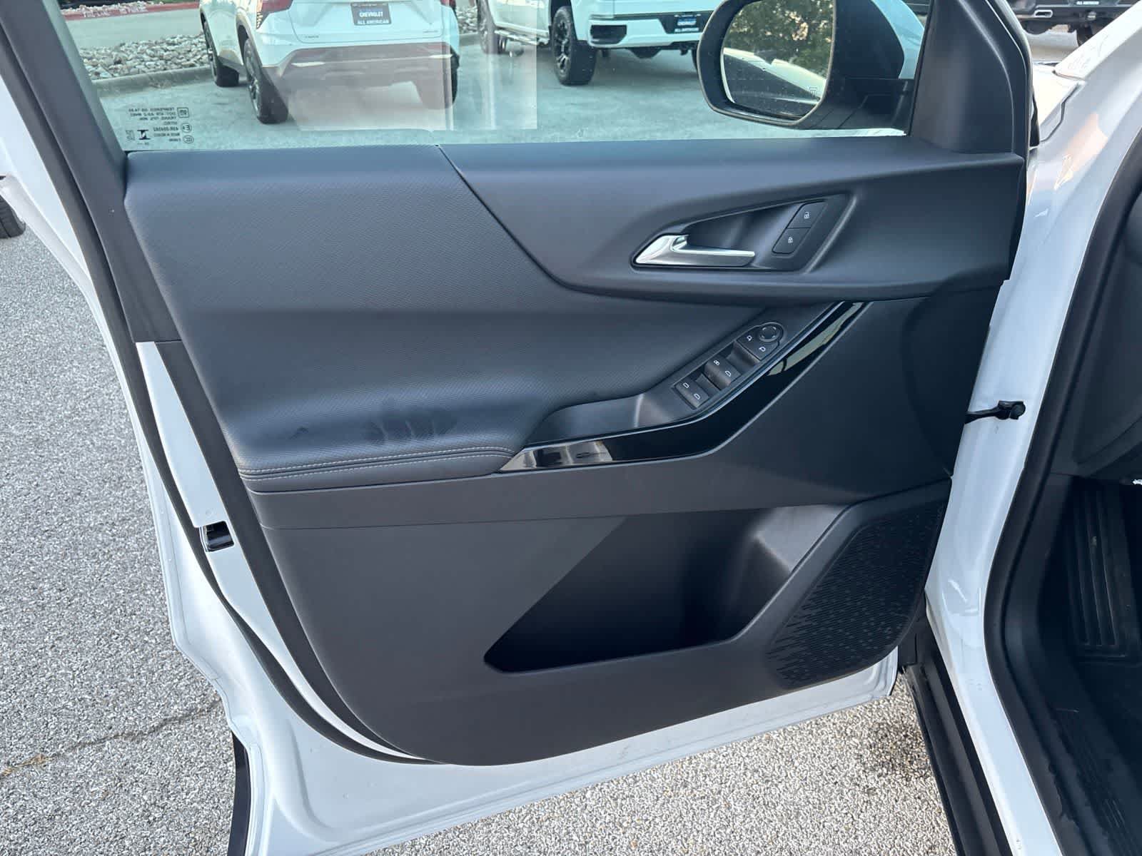 Used 2026 Chevrolet Equinox LT FWD image 6