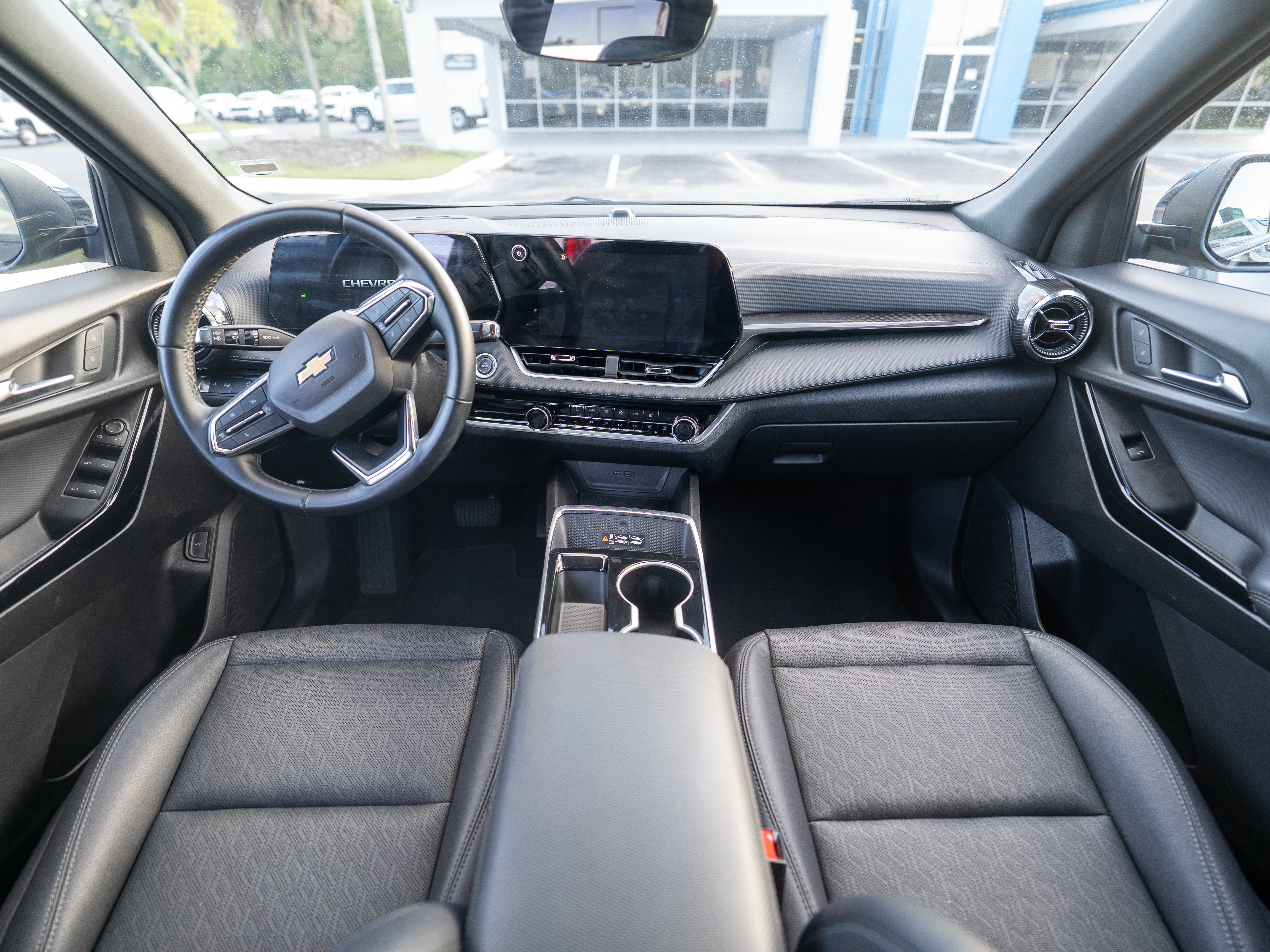 Used 2025 Chevrolet Equinox LT w/ Convenience Package II FWD image 16
