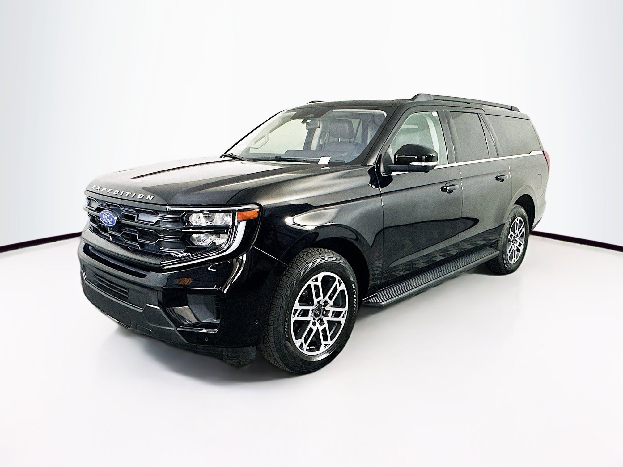Used 2025 Ford Expedition Max Active AWD/4WD image 3