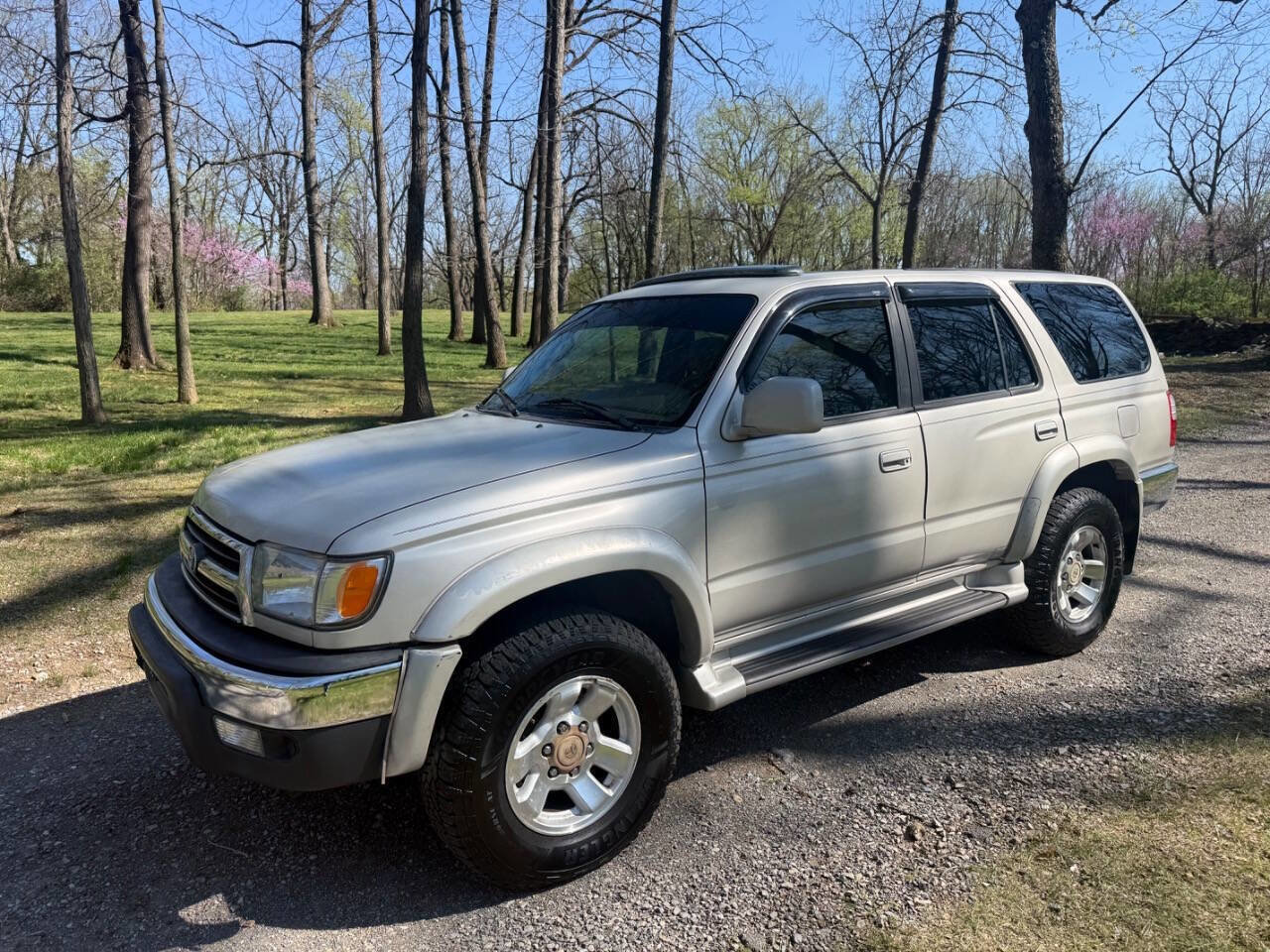 Used 2000 Toyota 4Runner SR5 AWD/4WD image 2