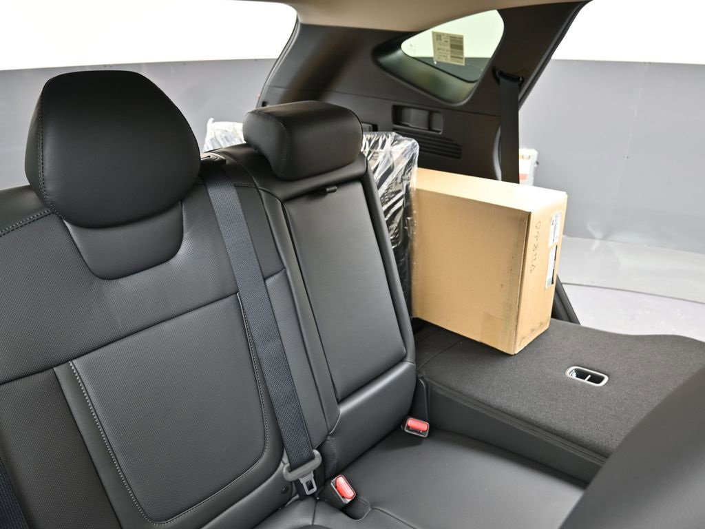 New 2026 Hyundai Tucson Limited image 16