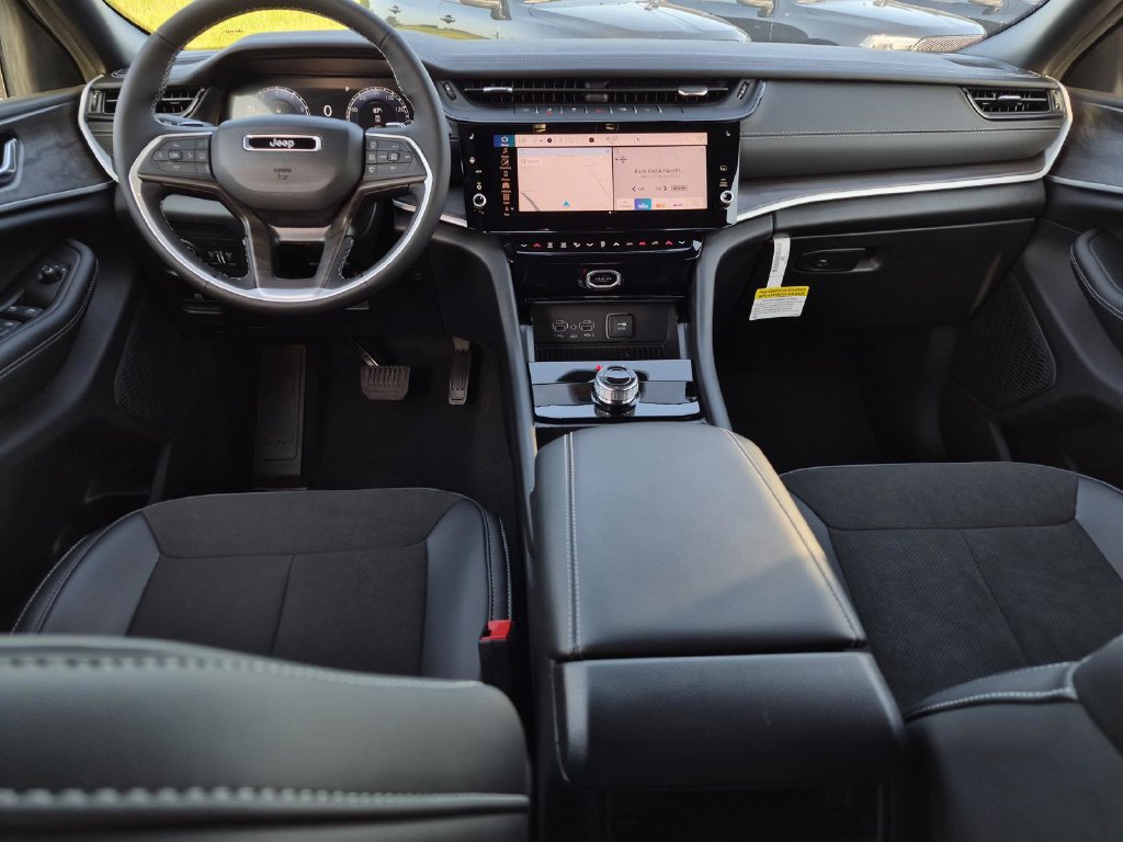 New 2026 Jeep Grand Cherokee Altitude RWD image 18