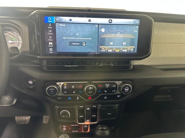 Used 2024 Jeep Wrangler Unlimited image 21