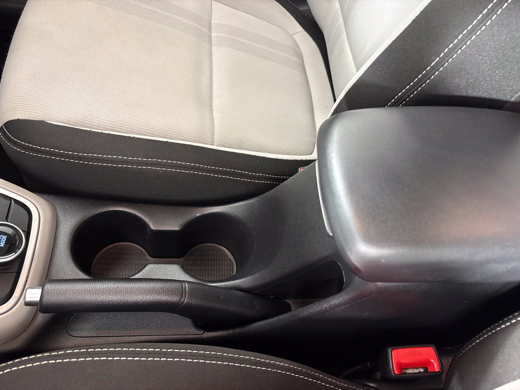 Used 2025 Hyundai Venue SEL FWD image 38