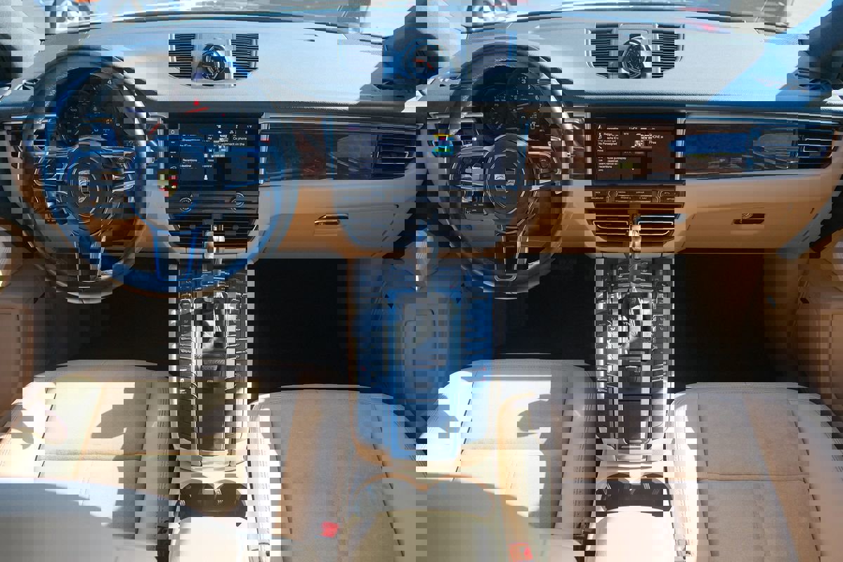 Used 2021 Porsche Macan image 20