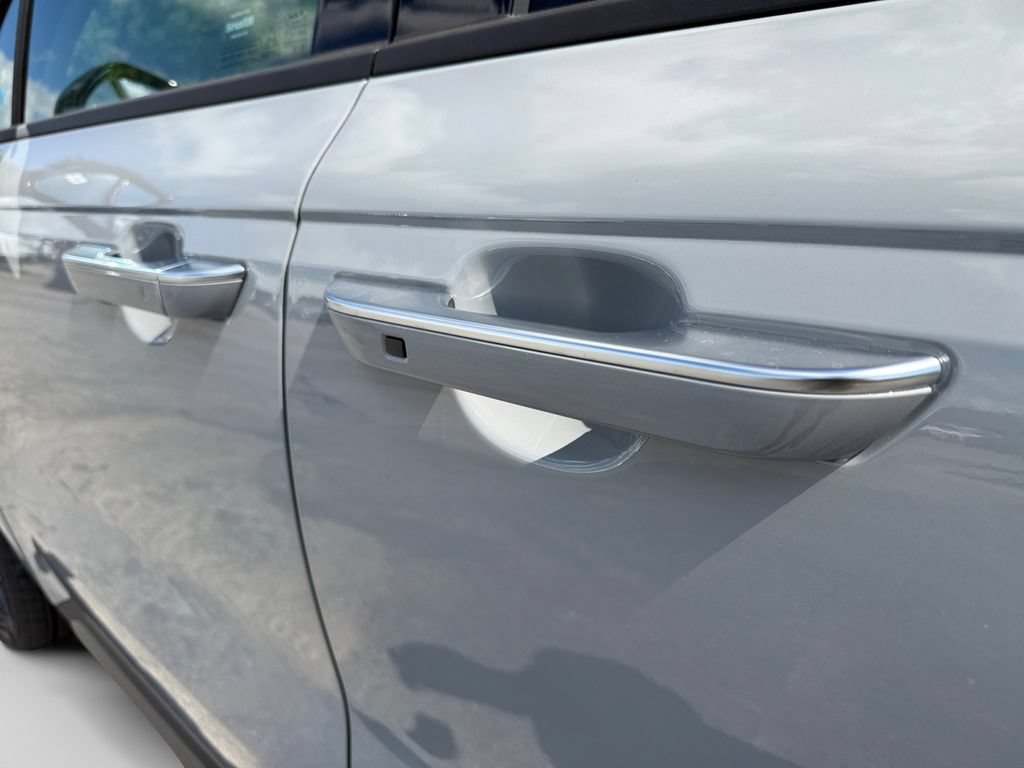 New 2027 Kia Carnival SX w/ Dark Edition Package FWD image 30