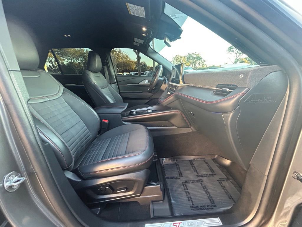 Used 2025 Ford Explorer ST-Line w/ Premium Package image 23