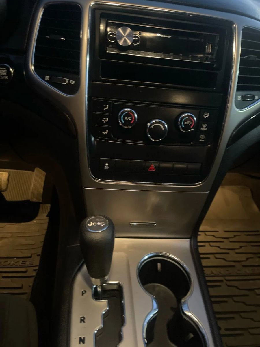 Used 2012 Jeep Grand Cherokee Laredo w/ Laredo E Group image 19