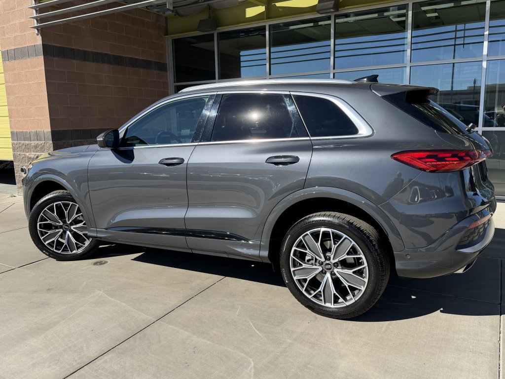 Used 2025 Audi Q5 Premium Plus w/ Premium Plus AWD/4WD image 5