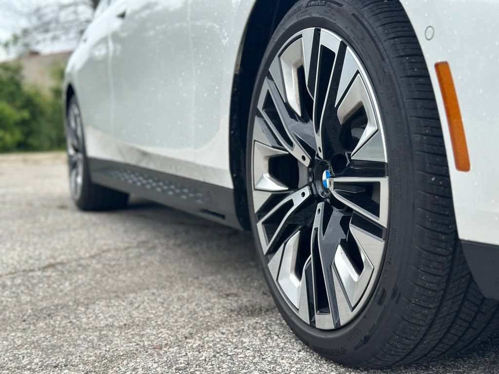 New 2026 BMW 530i xDrive w/ Premium Package AWD/4WD image 9