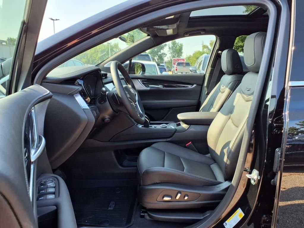 New 2025 Cadillac XT5 Premium Luxury w/ LPO, Floor Liner Package image 14