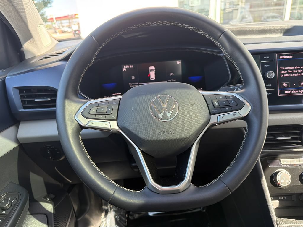 Certified 2023 Volkswagen Taos SE w/ Panoramic Sunroof Package AWD/4WD image 17