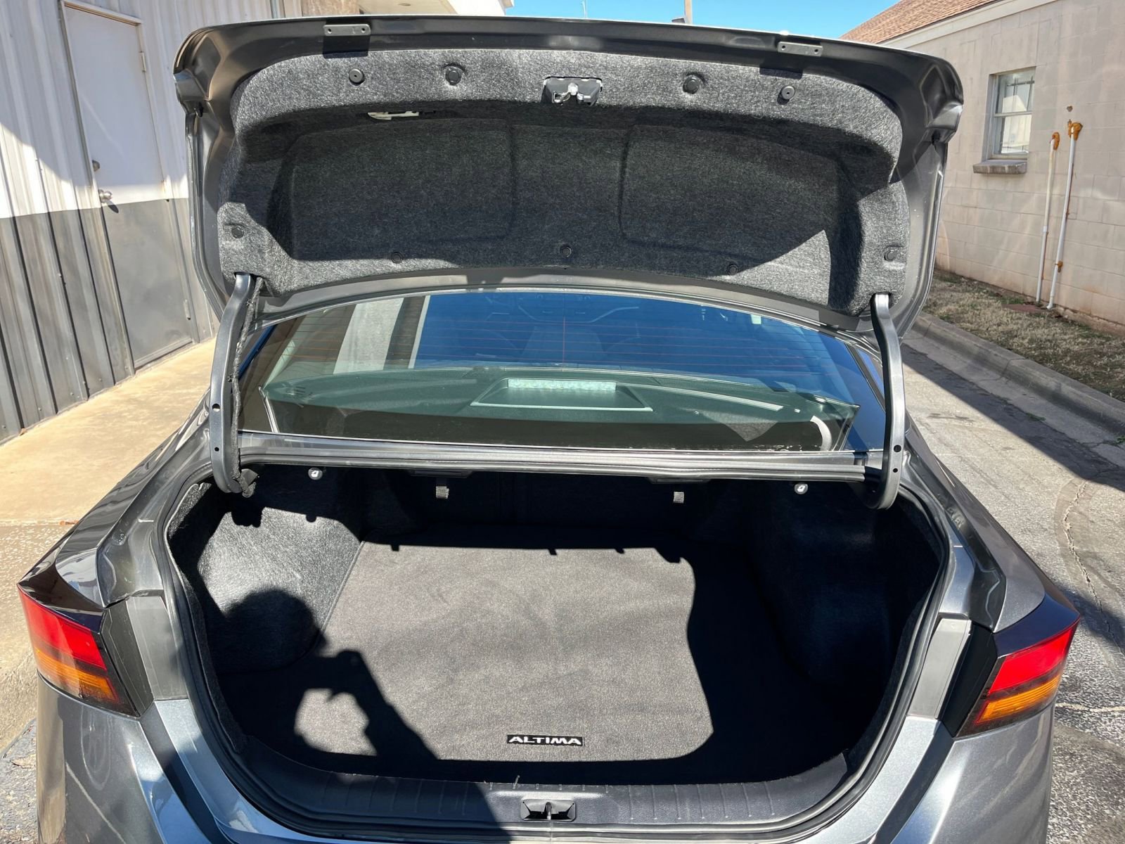 Used 2025 Nissan Altima 2.5 SV image 30