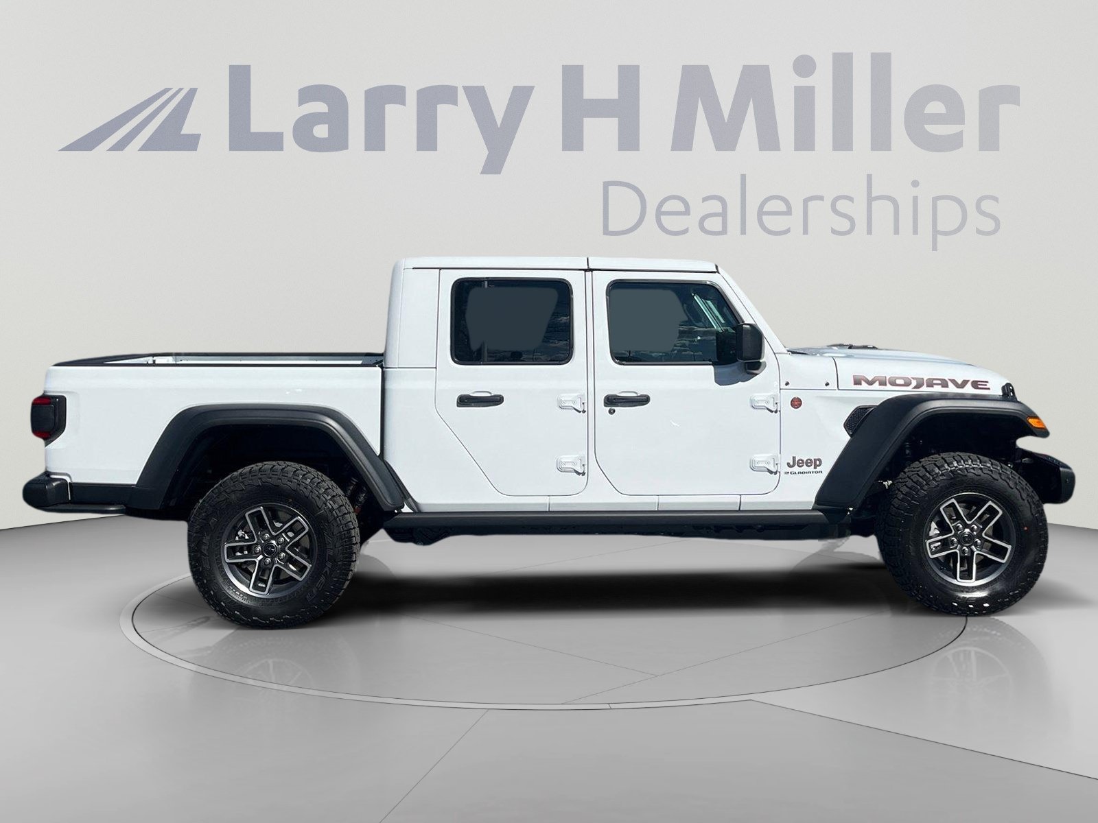 New 2026 Jeep Gladiator Mojave w/ Steel Bumper Group AWD/4WD image 6