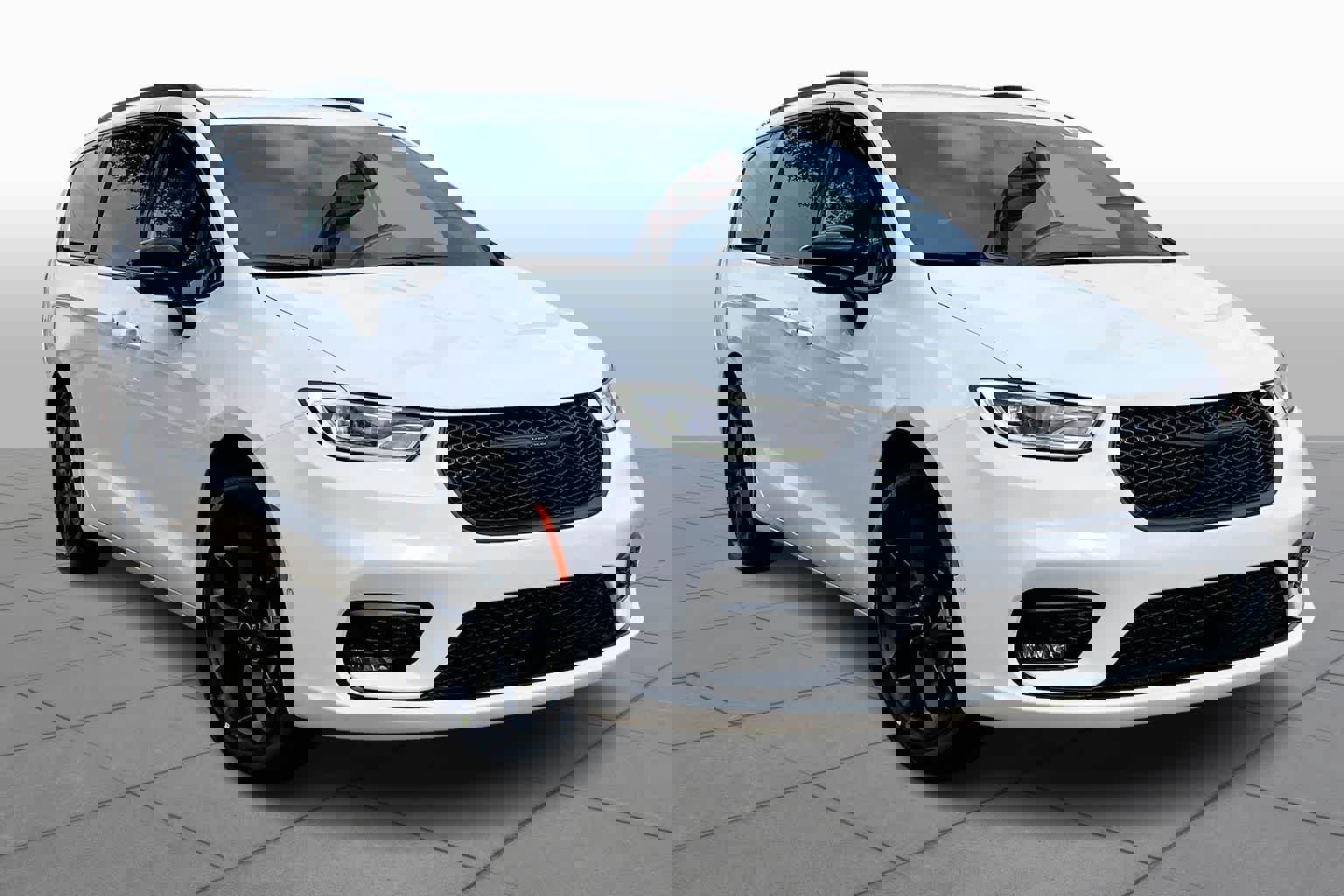 New 2026 Chrysler Pacifica Select w/ S Appearance Package image 2