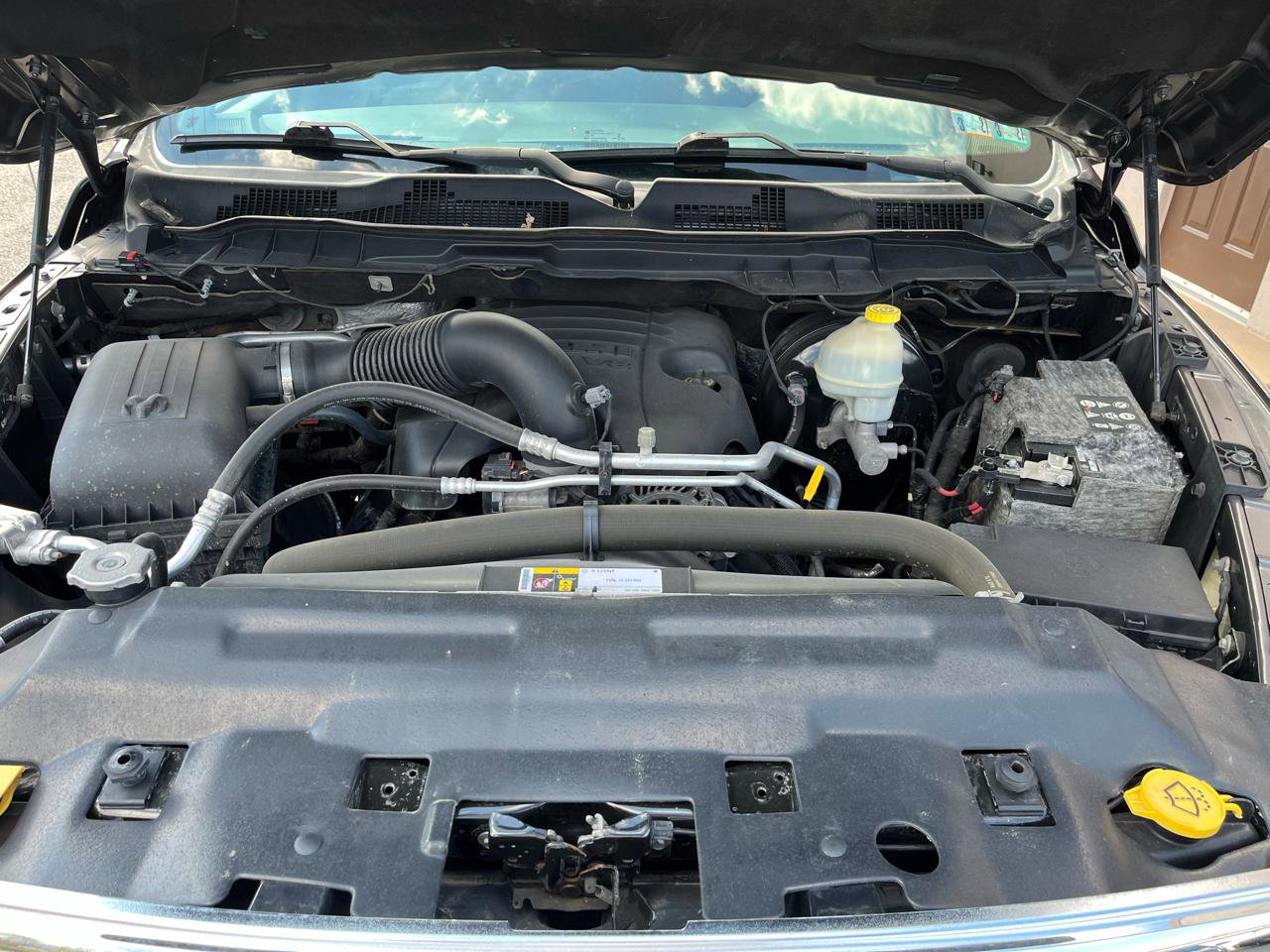 Used 2016 RAM 1500 Classic SLT AWD/4WD image 11