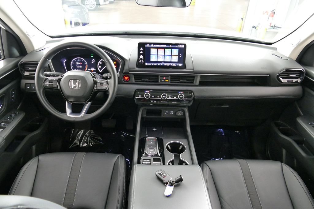 Used 2025 Honda Pilot Touring image 23