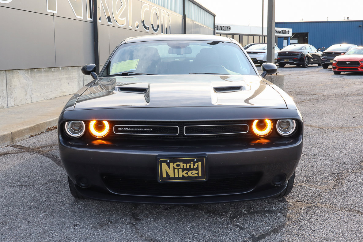 Used 2023 Dodge Challenger SXT image 2