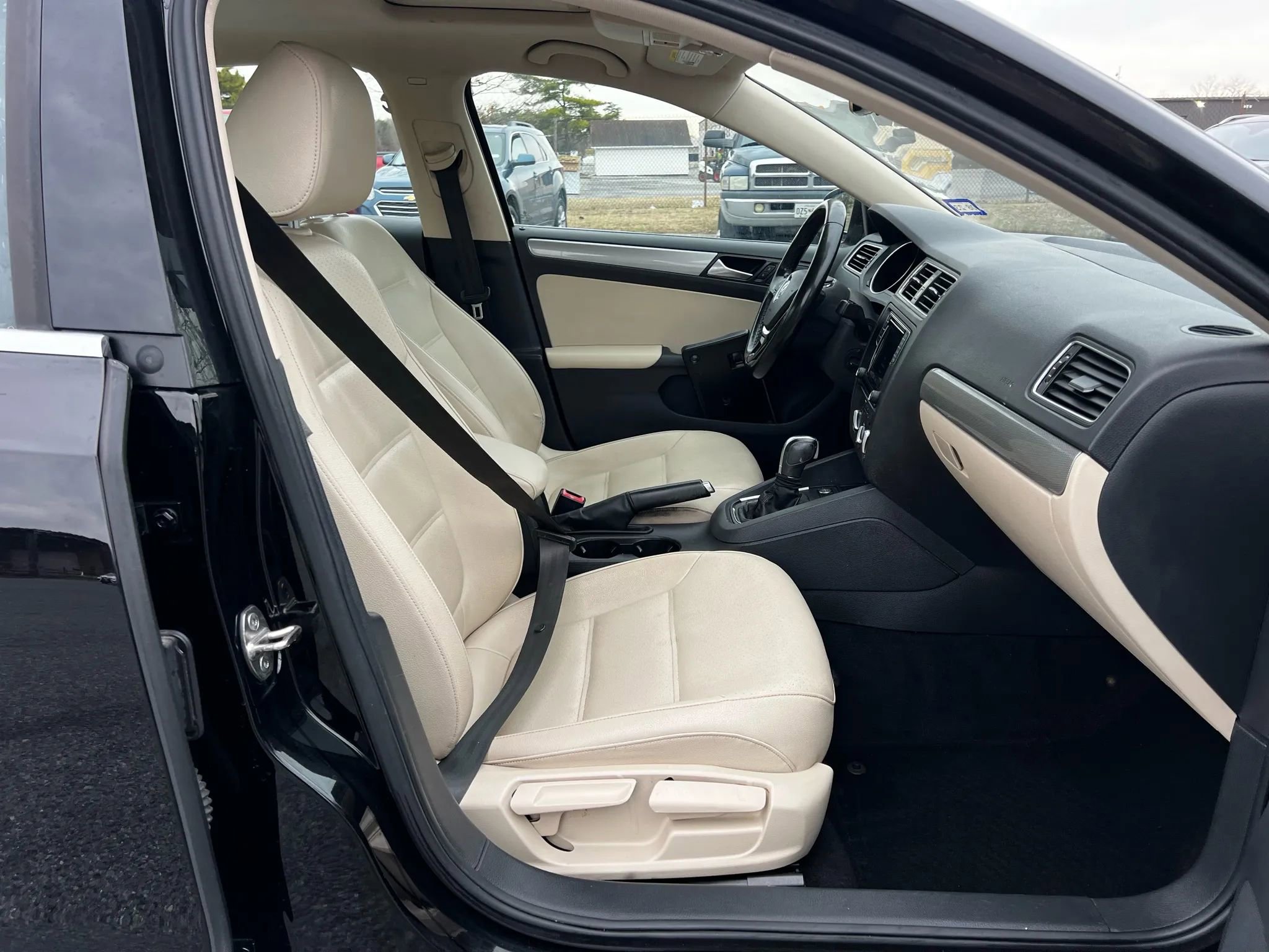 Used 2017 Volkswagen Jetta SE image 17