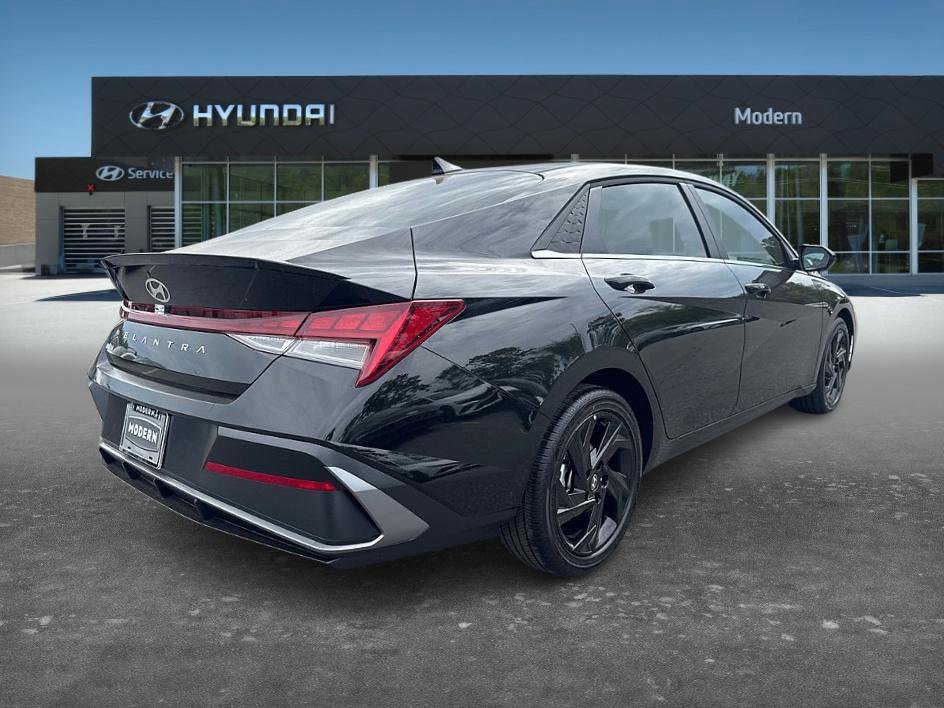 New 2026 Hyundai Elantra SEL Sport FWD image 3