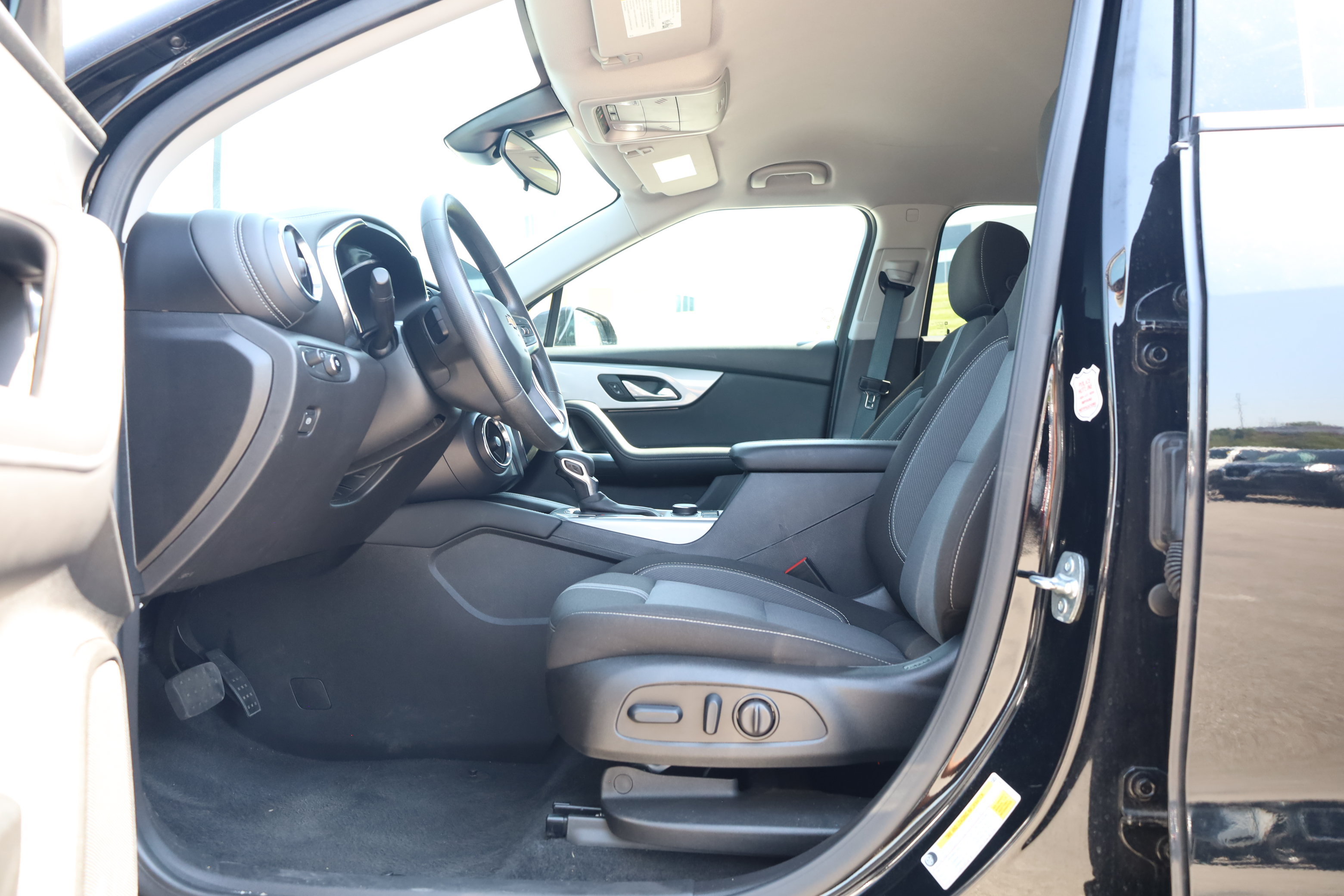 Used 2025 Chevrolet Blazer LT FWD image 13