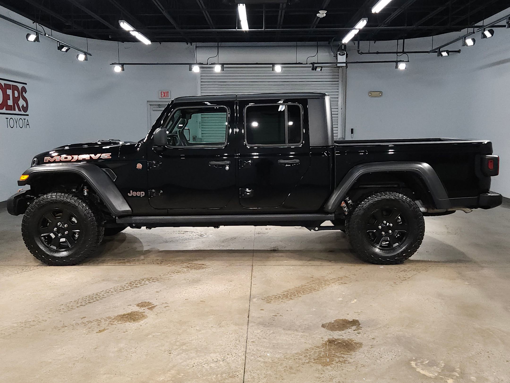Used 2023 Jeep Gladiator Mojave image 4
