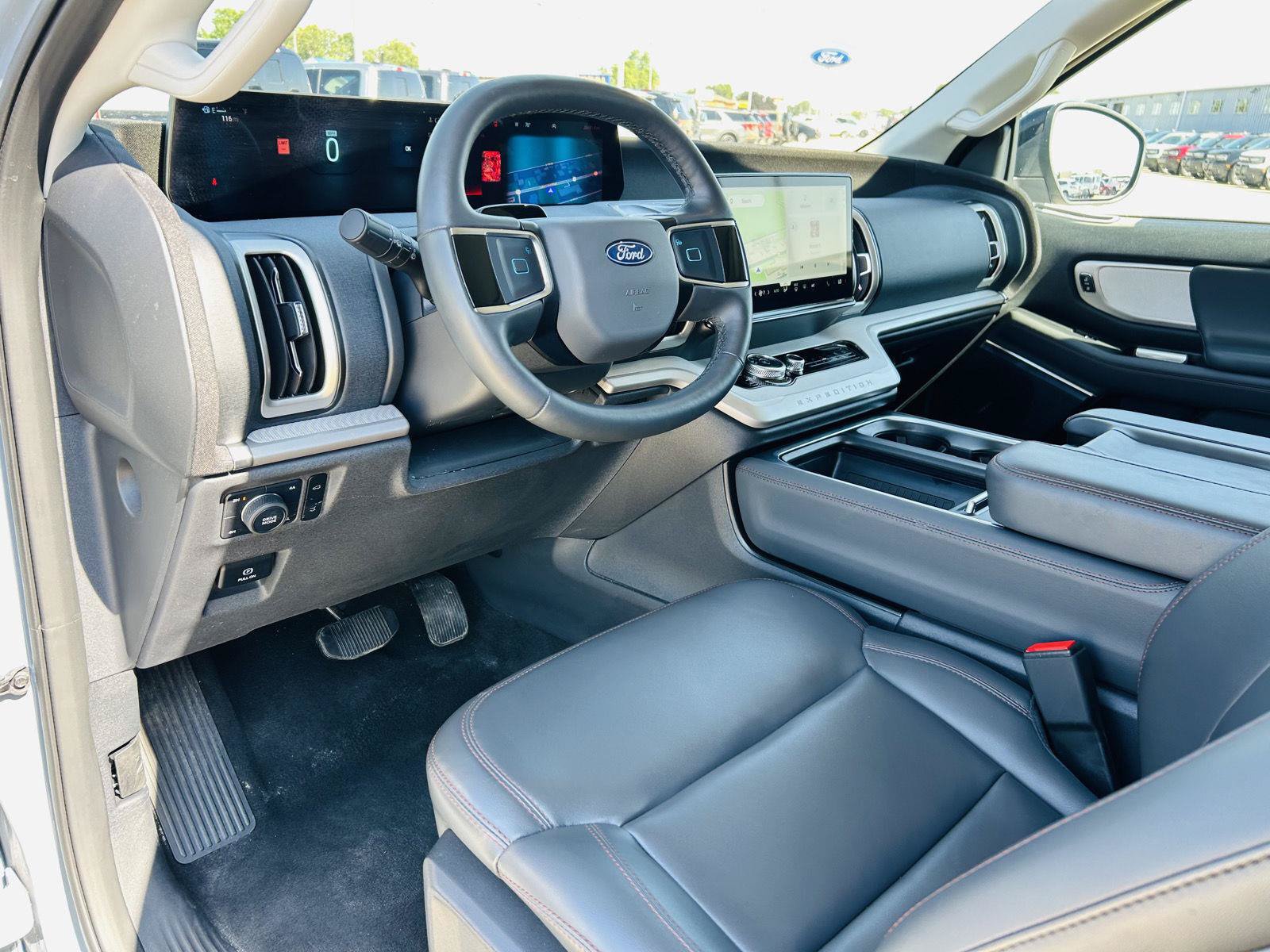 Used 2025 Ford Expedition Active AWD/4WD image 19